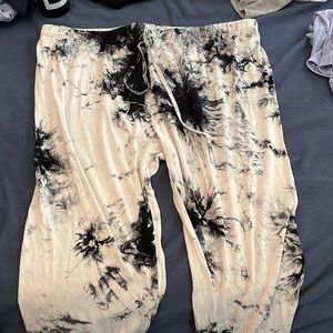 Black and white the dye leggings